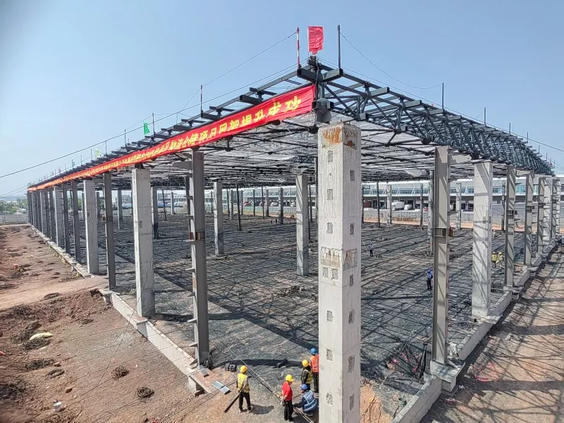 મોટા પાયે સ્ટીલ સ્ટ્રક્ચર વેરહાઉસ બાંધકામ